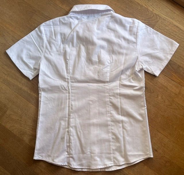 Blusen: Klassische Kurzarm-Bluse weiss – Gebraucht aus Steinmaur von Dyleila 1