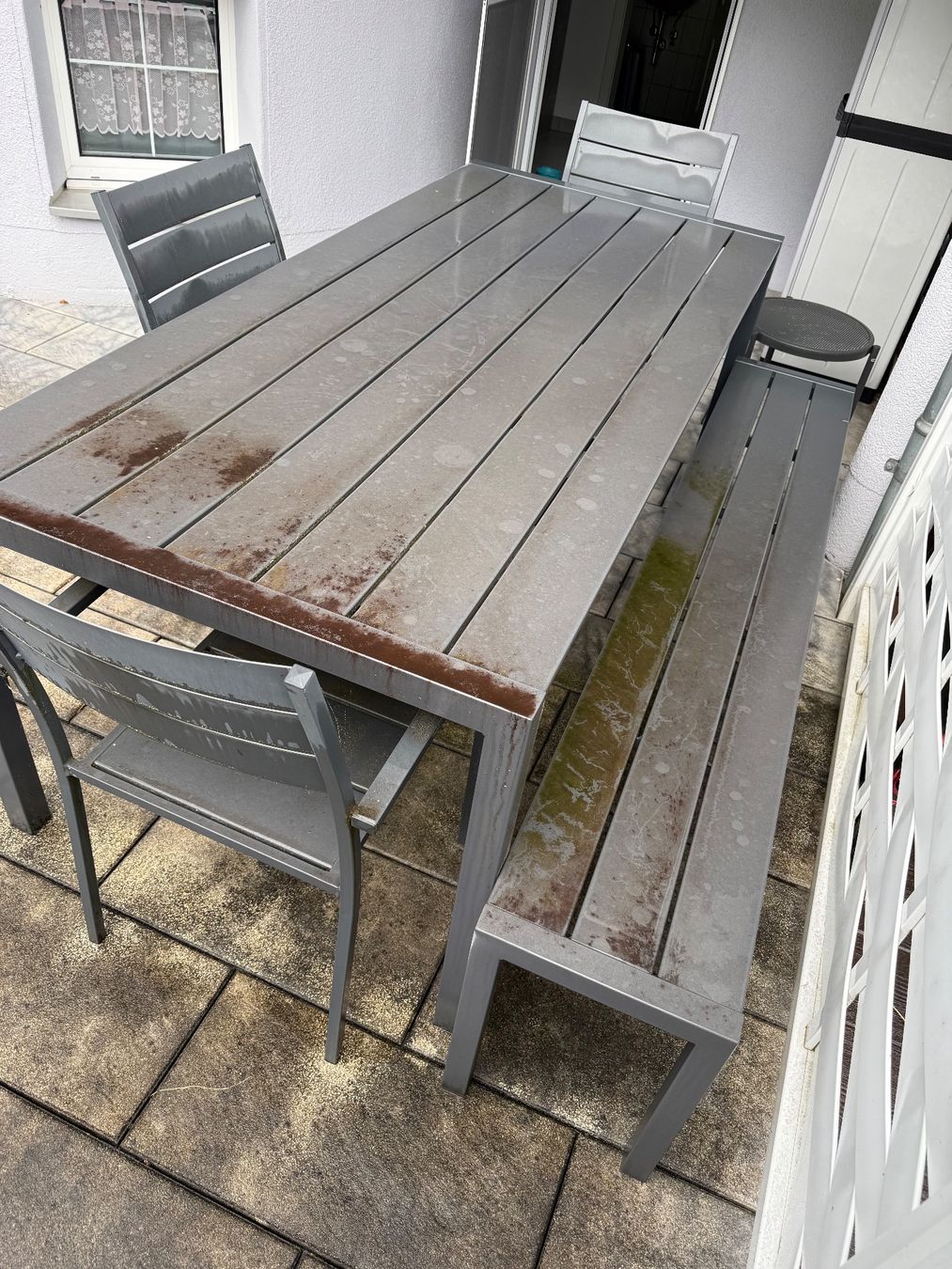 Set di tavolo e panche: Gartentisch Metall mit Sitzbank und 3 Stühlen – Usato da Triesen venduto da cla_q2js 1