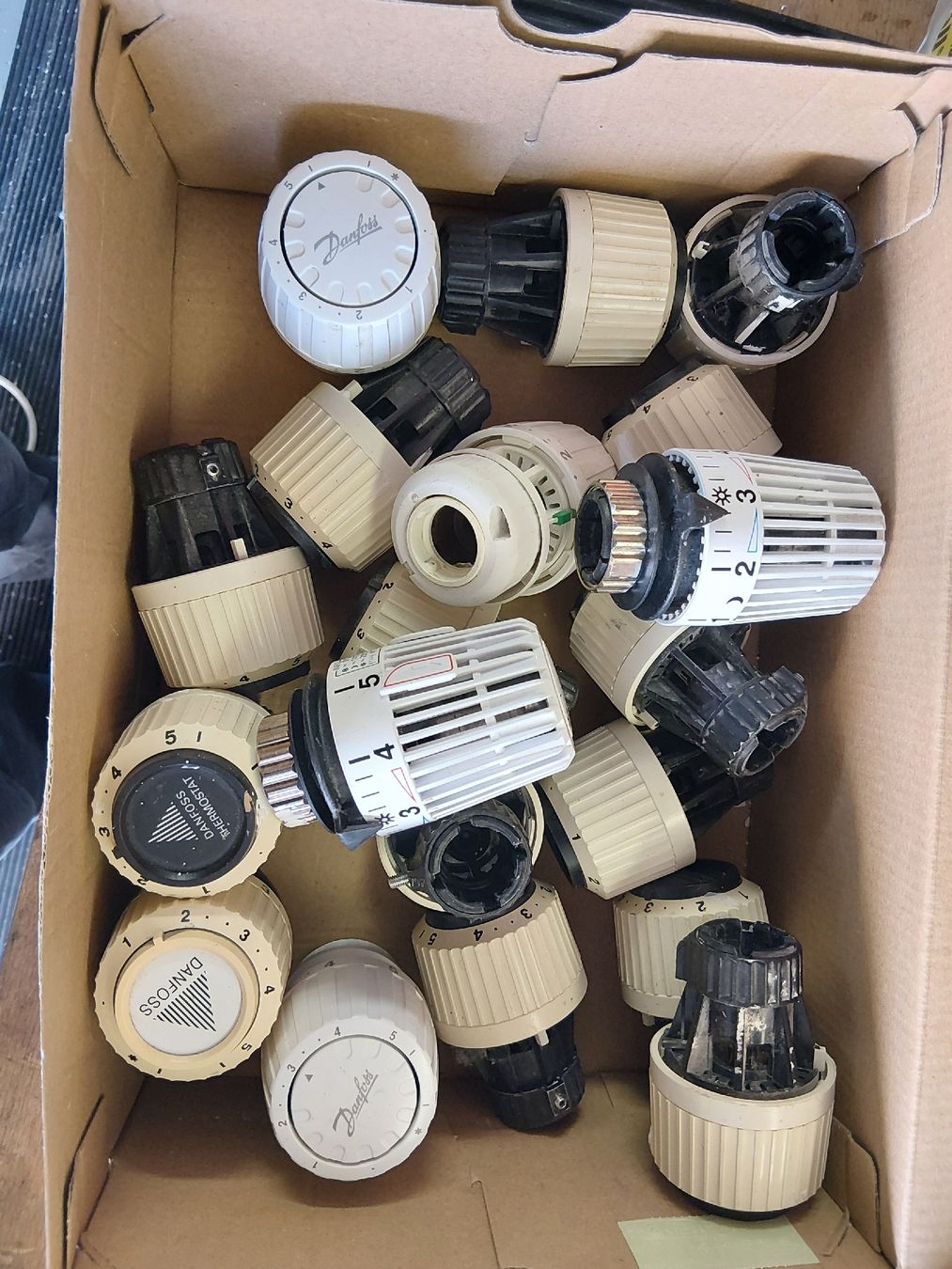 Radiatori: vanne thermostatique danfoss – Usato da Champoz venduto da yokely 1