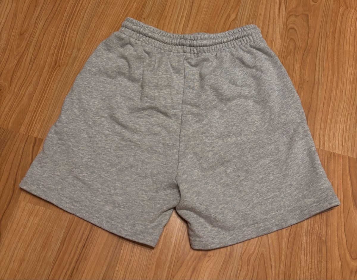 Pull&Bear Pantaloni: Shorts grau Damen – Usato da Lausen venduto da Claudj1 1
