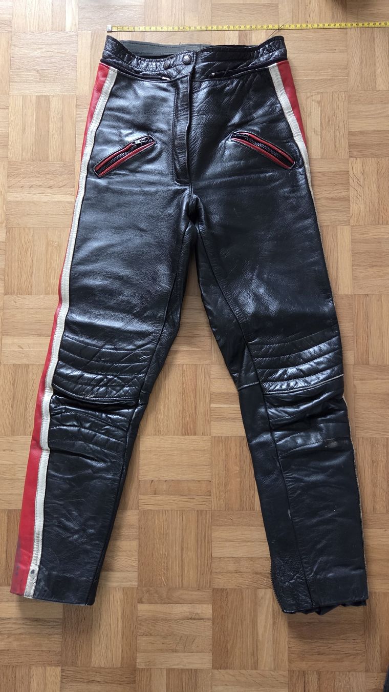 Completi & Tailleur: Lederkombi Damen ca. Grösse 32 – Usato da Wettingen venduto da Hawaii88 1