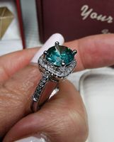 Bague avec zircons