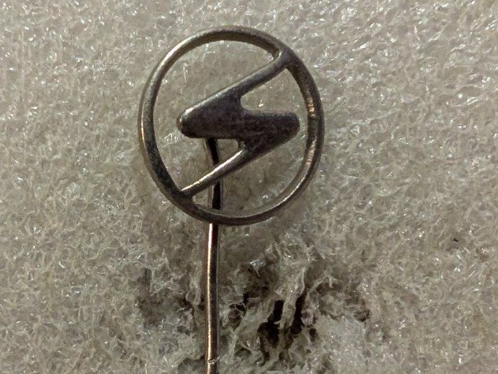 Placchette & Badge: Anstecknadel 39: – Usato da Oppligen venduto da Pin-Fall-Shop