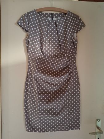 Robe grise avec pois blancs 97% coton taille 38 marque Class