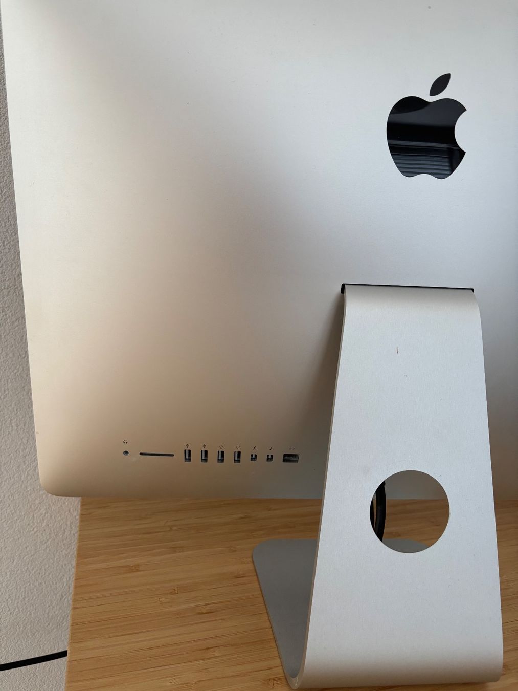 Apple PC: iMac 21.5-inch, 1.6 GHz Dual-Core Intel Core i5 – Usato da Horgen venduto da gle_7h2h 3