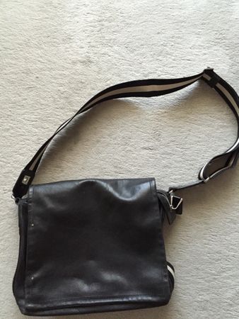 Elegante Bally Herrentasche aus Leder, Schwarz - Top Zustand