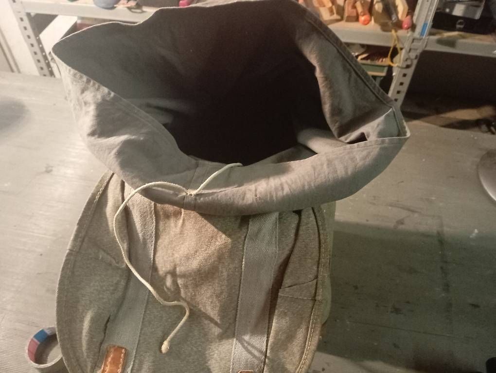Schweizer Armee Zaini: Original Schweizer Militär Rucksack – Usato da Basel venduto da Petergunn 2