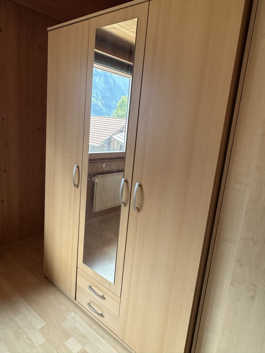 Armadi: Kleiderschrank mit Schubladen und Spiegel – Usato da Brienz venduto da SarMi7
