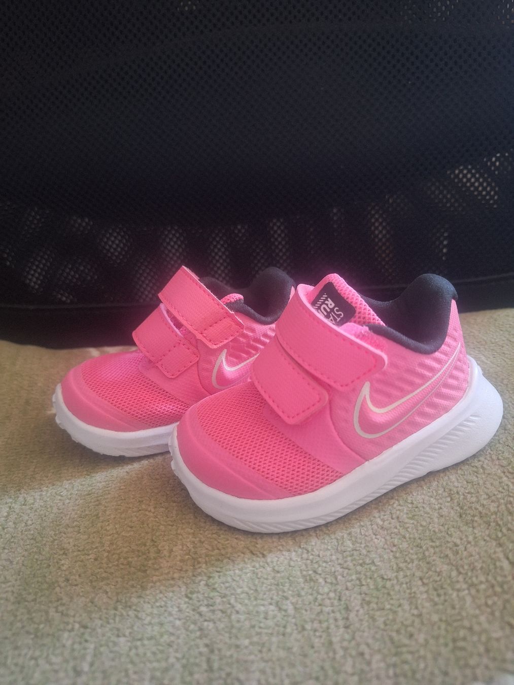 Nike Scarpe per ragazze: Nike Star Runner Kinder Turnschuhe Pink Grösse 2C – Nuovo e nell'imballaggio originale da Wynau venduto da Ziegler_Secondhand