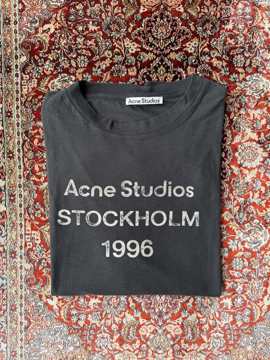 Acne Studios T-shirt: Acne Studios Stockholm 1996 Tee | Large – Usato da Gordola venduto da lance235