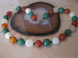 ECHTE KARNEOL/JADE/CHALCEDONST. KETTE ca. 51 cm.L.109 g.
