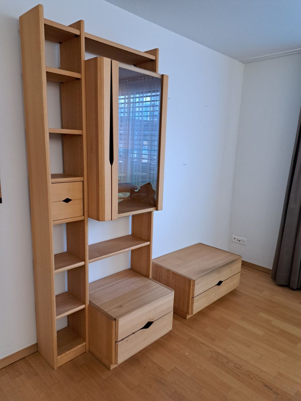 Regale: Vitrine Regal TV Möbel massiv Buche – Gebraucht aus Vordemwald von  2