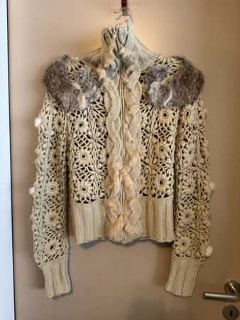 Strickpullover mit Pelzapplikationen, Grösse S