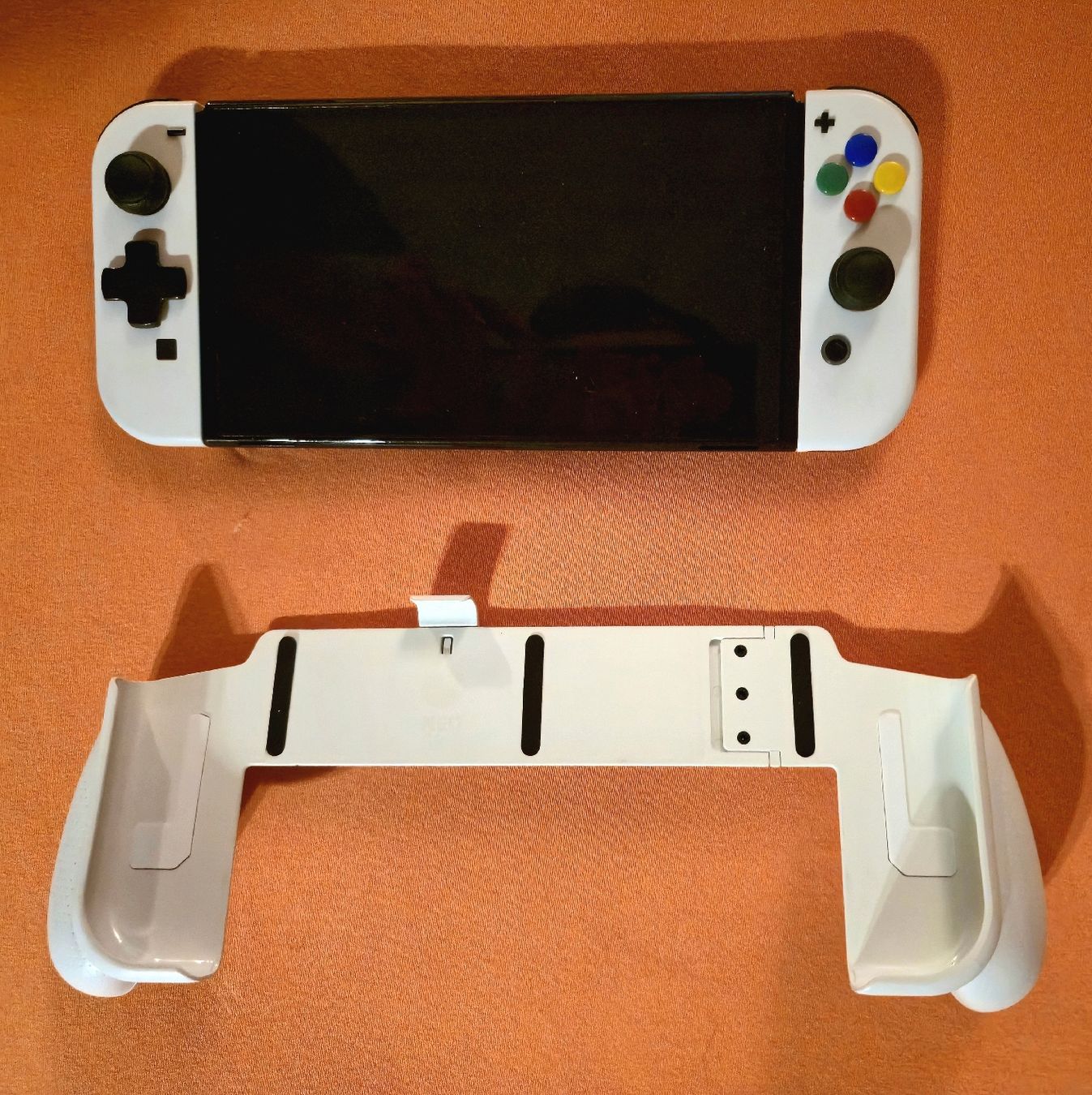 Nintendo Konsolen: Nintendo Switch Oled + Case + Grip attachment – Gebraucht aus Oberwil b. Zug von gle_5cyf 1