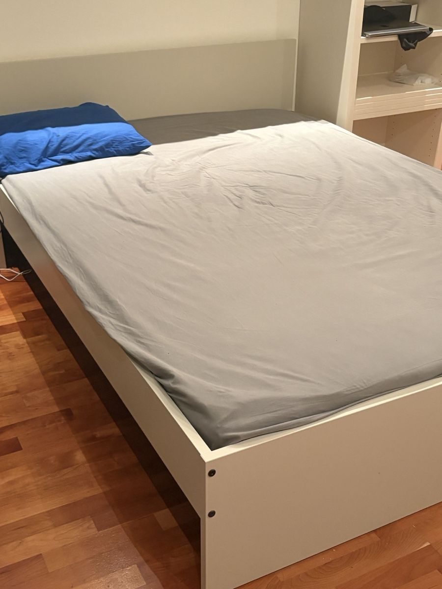 Letti: Gusken Bed Frame (IKEA) - Queen Size - Lightly Used! – Usato da Zürich venduto da itm_9b2l