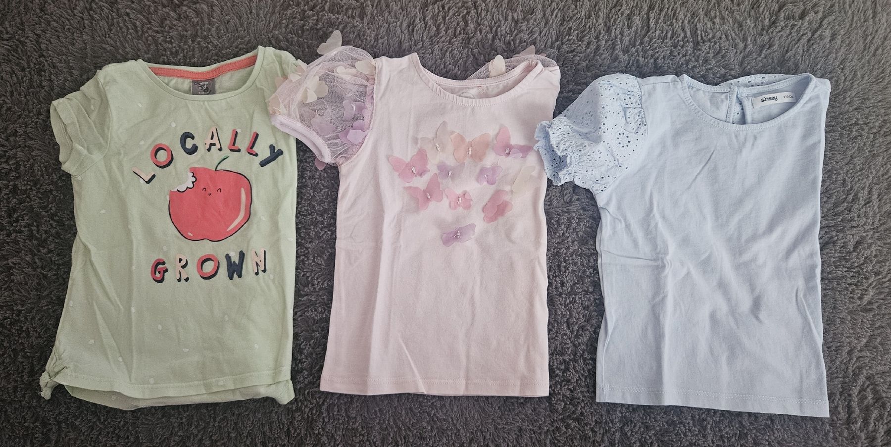 Camicette, T-shirt & Top: 3er Set T-Shirts Gr. 104 Mädchen Sommer – Usato da Kappel SO venduto da bas_nkt9