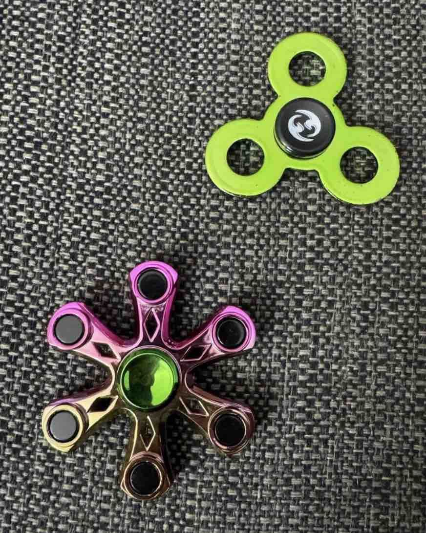 Giocattoli: Fidget Spinner Set 2 Stück metallisch akzeptabel – Usato da Wallisellen venduto da nico08h