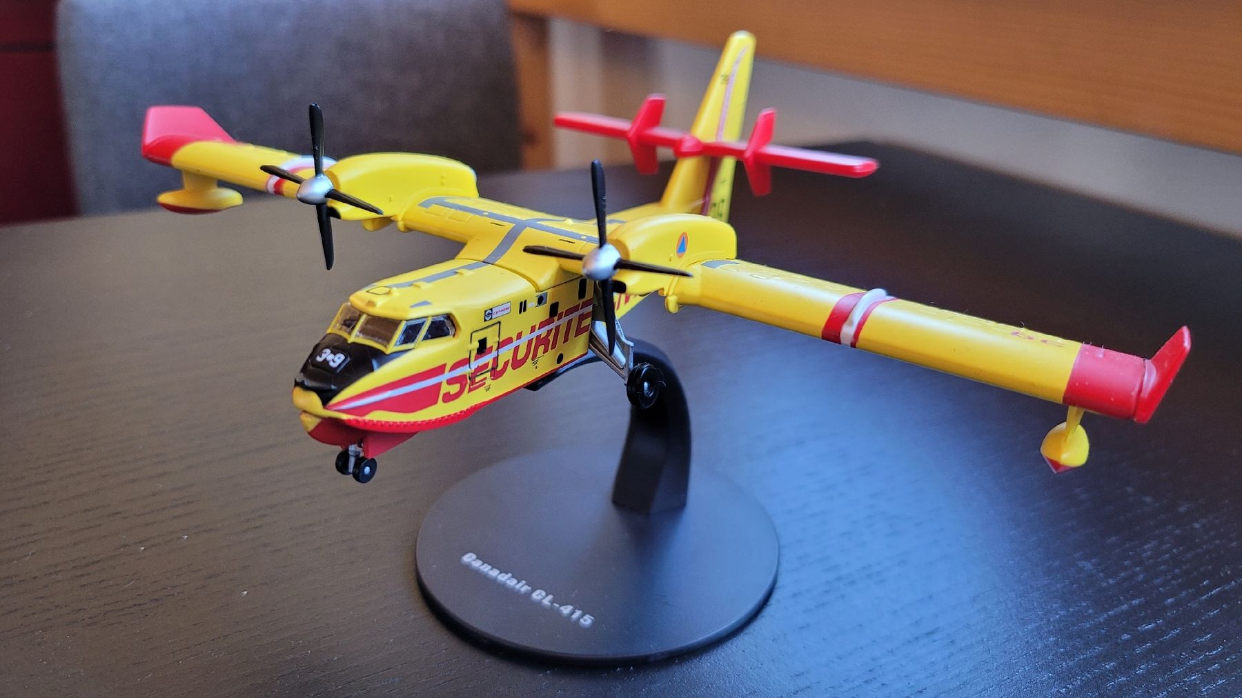 Kit di modellismo & Modellini statici: Flugzeugmodell Canadair CL-415 – Usato da Hettiswil venduto da kuese85 1