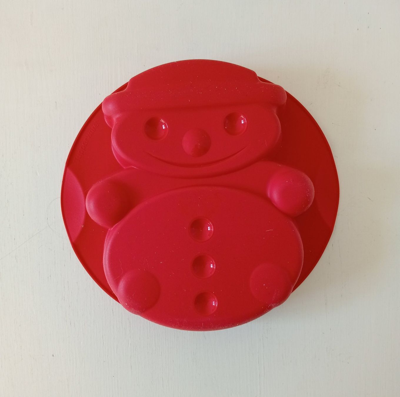 Tupperware Teglie da forno: Tupperware Silikonbackform Schneemann Rot Top! – Usato da Allschwil venduto da Evgeniia78