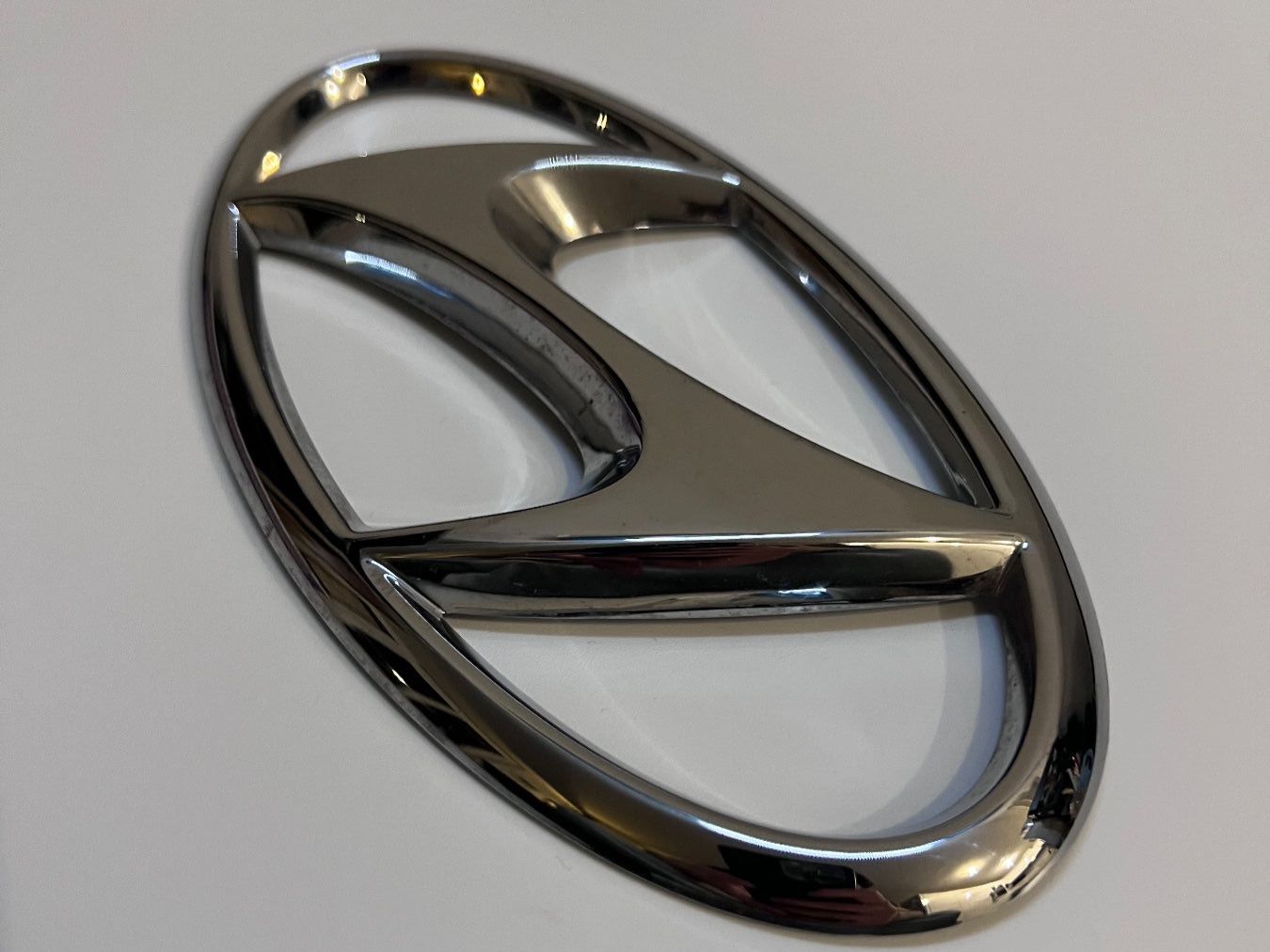 Hyundai Tutti pezzi di ricambio auto: Original Hyundai Emblem – Usato da Frauenfeld venduto da isa_9cy7 1