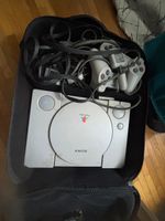 Console PlayStation 1 avec accessoires et mallette