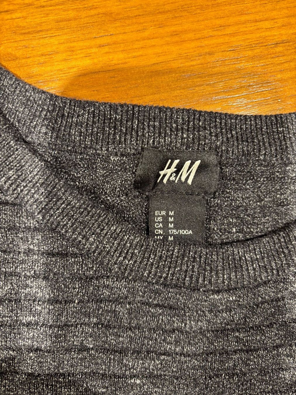 H&M Pullover & Sweatshirts: Pullover dunkelgrau-schwarz, Grösse M von H&M – Gebraucht aus Dietwil von daro02 2