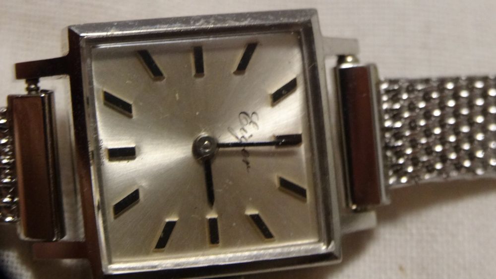 Eiger Montres: EIGER  SEHR KLEINE DAMEN UHR .HANDAUFZEUG.LAUFT – D'occasion à zürich par ahmad01 7