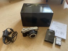Olympus Pen E-P7 silber, mit Zubehör, neuwertig, Top Zustand