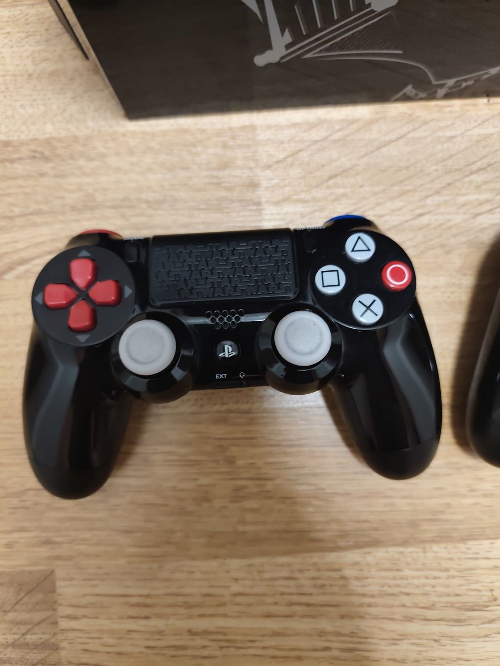 Sony Console: Sony PS4 1TB Star Wars Darth Vader + 2 Controller – Usato da Bern venduto da mejito 5