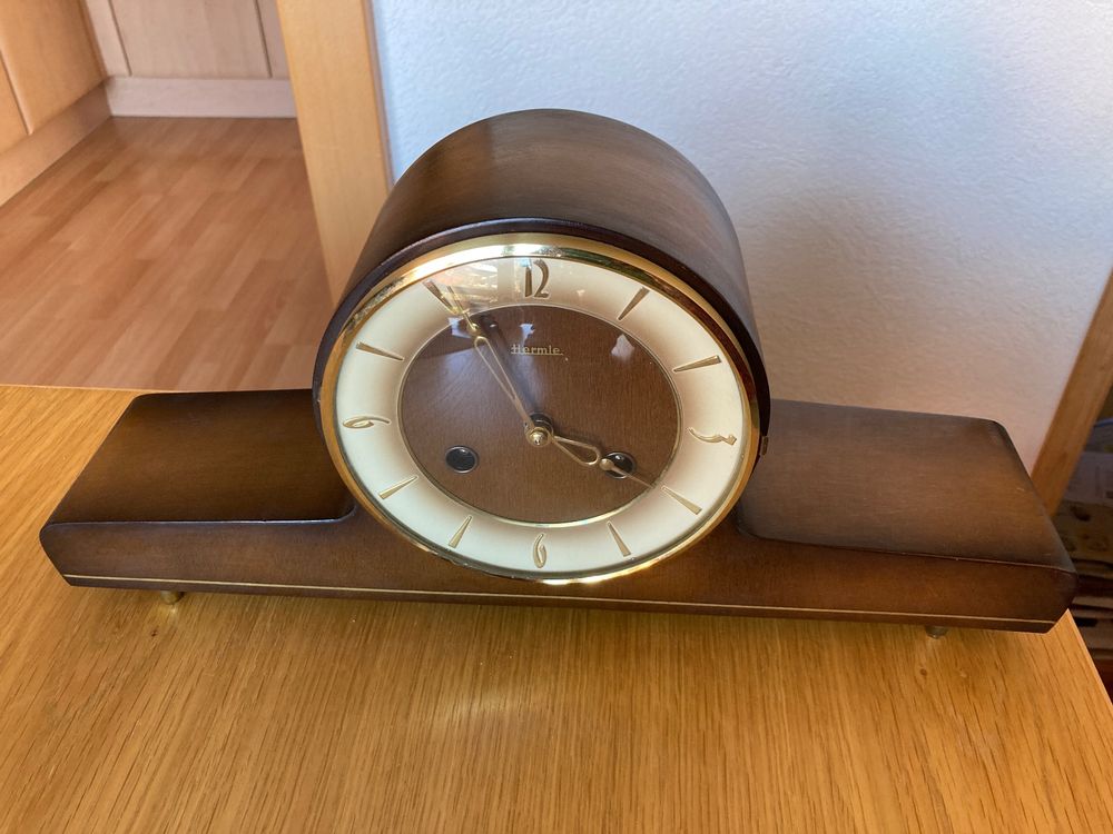 VEVOR Vintage Tischuhr Im Kaminuhren-Design – Klassisch Aus MDF, Quarzwerk, Geräuschlos, Kirschholz-Optik