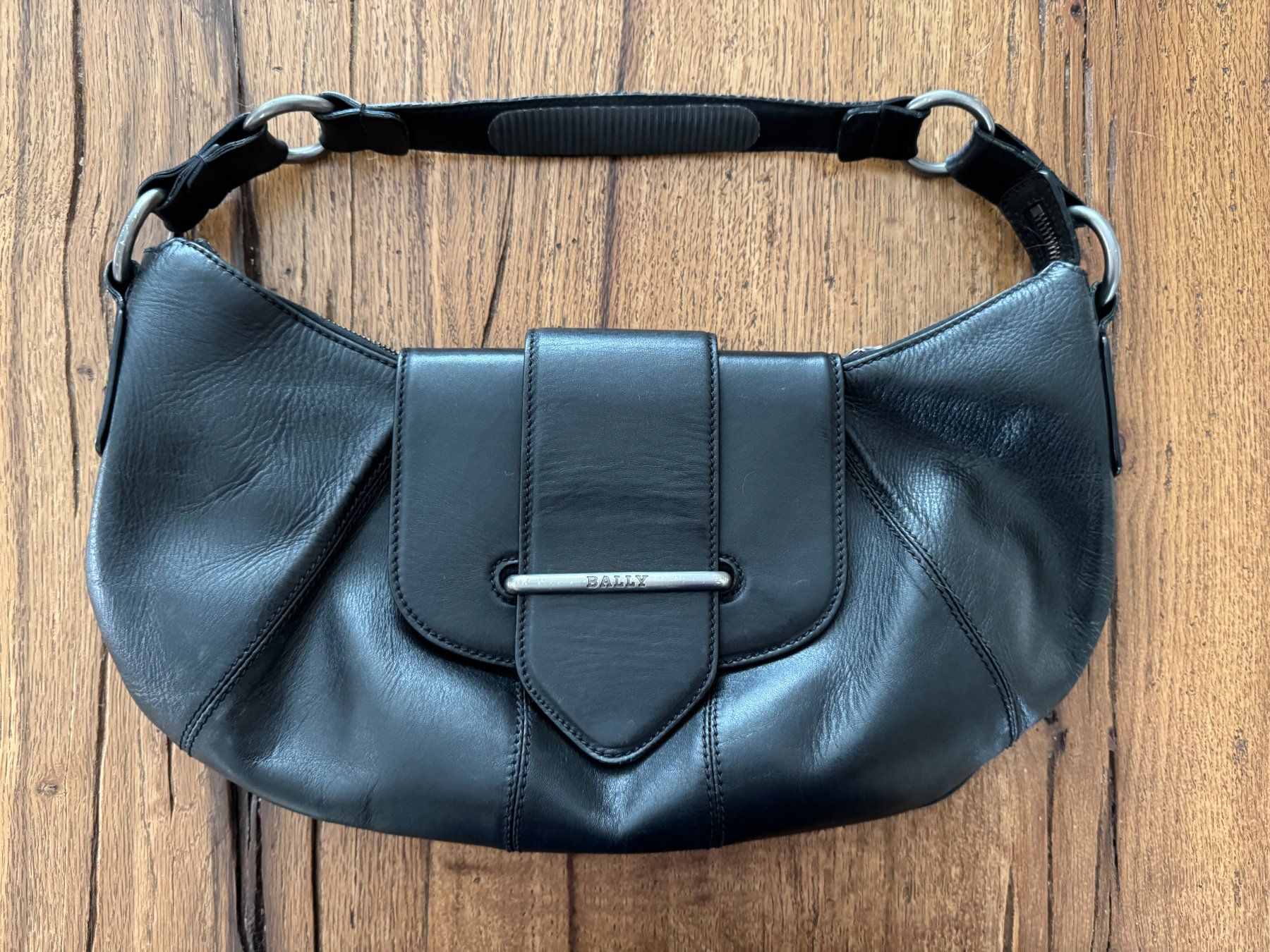 Bally Taschen für Damen: Bally Schultertasche – Gebraucht aus Muttenz von einfach-schoen