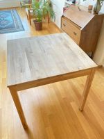 Table en hêtre massif style scandinave