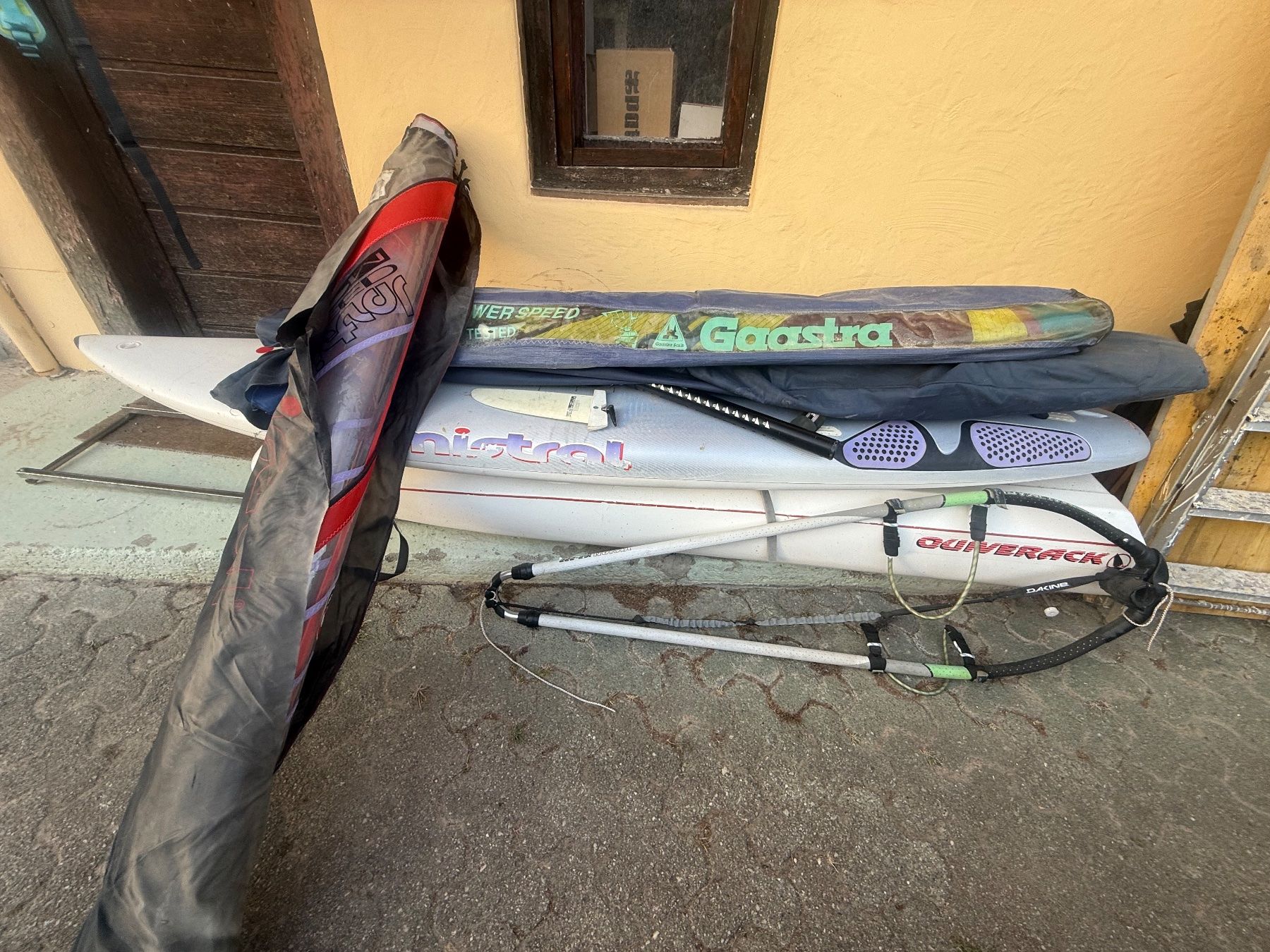 Mistral Surfboards & Schwimmbrette: Planche à voile MISTRAL ECHO + matériel – Gebraucht aus Chexbres von rochecolombe