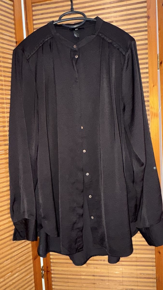 H&M Blusen: Schwarze Bluse H&M, 44 – Gebraucht aus Gümligen von morticiaaddams