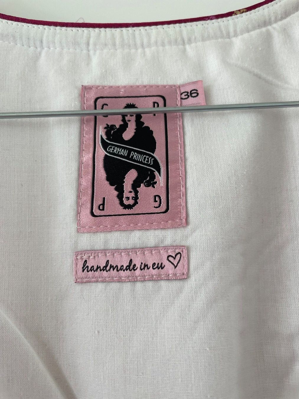 Costumi: Dirndl rosa Karo Gr. 36 – Usato da Zürich venduto da Patici 1