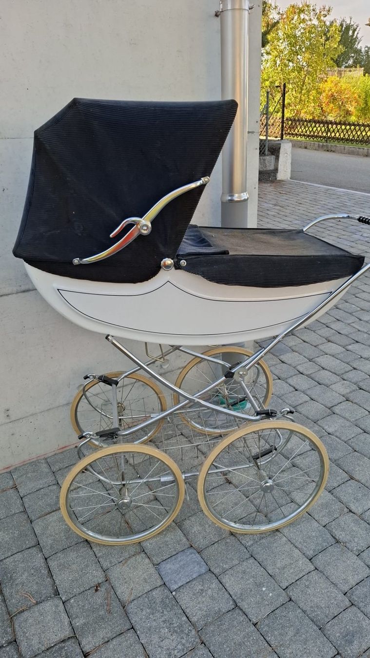 Poussette: Poussette ancienne – D'occasion à Tavannes par tavannes5 7