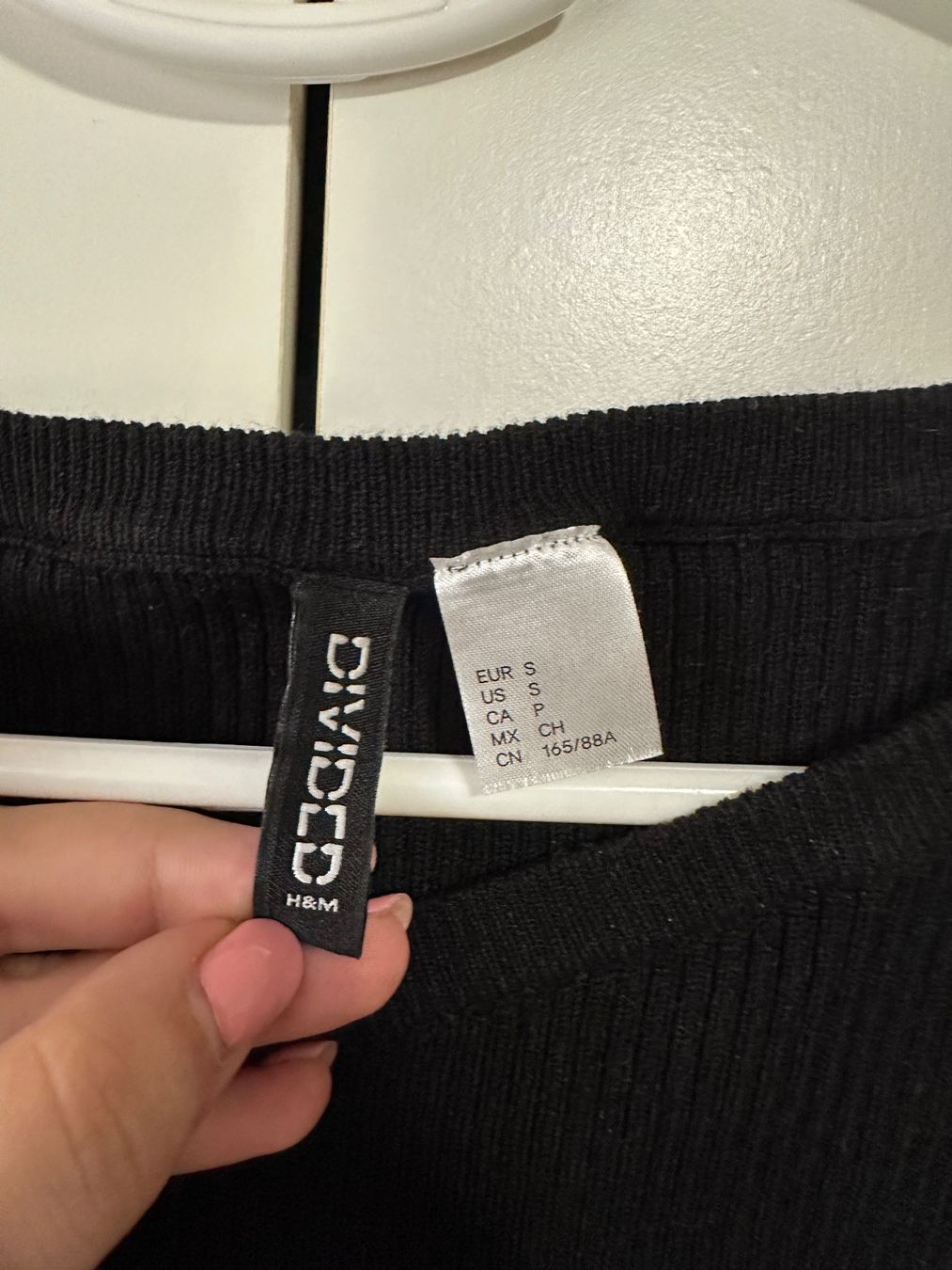 H&M Maglioni & Felpe: Pullover Schwarz Grösse S H&M Divided guter Zustand – Usato da Schaan venduto da Hermine2018 1