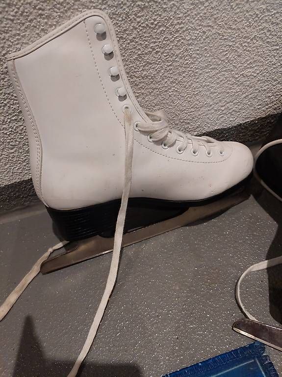 Pattini da ghiaccio: Schlittschuh Damen EU39 – Usato da Ermenswil venduto da Ingram0 4
