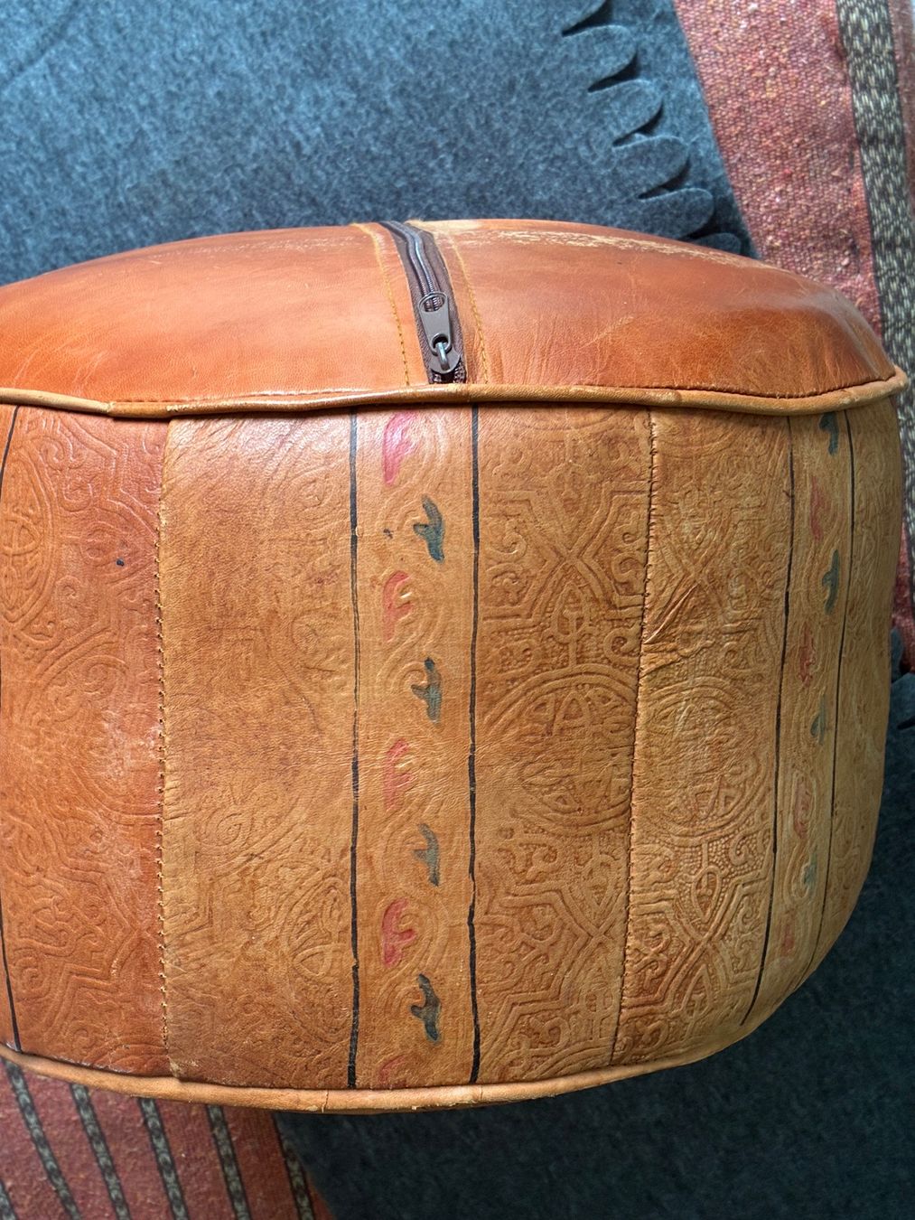 Tabourets: Leder-Pouf/Hocker aus Marokko – D'occasion à Zürich par thetschi 3