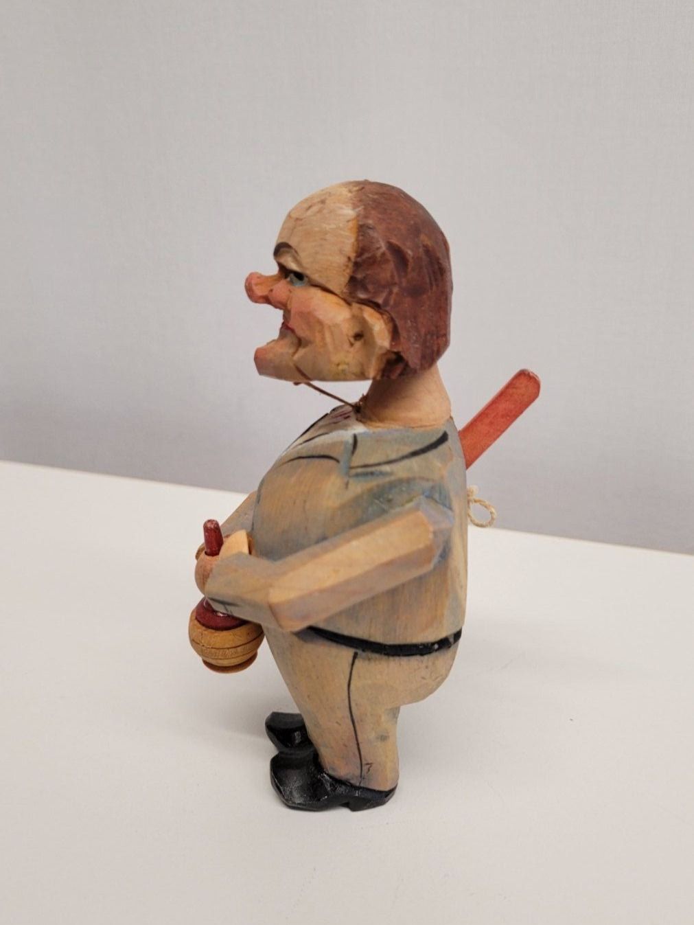 Skulpturen & Statuen: Biertrinker, geschnitzt – Neu und originalverpackt aus Brienz BE von P.Edelweiss 2