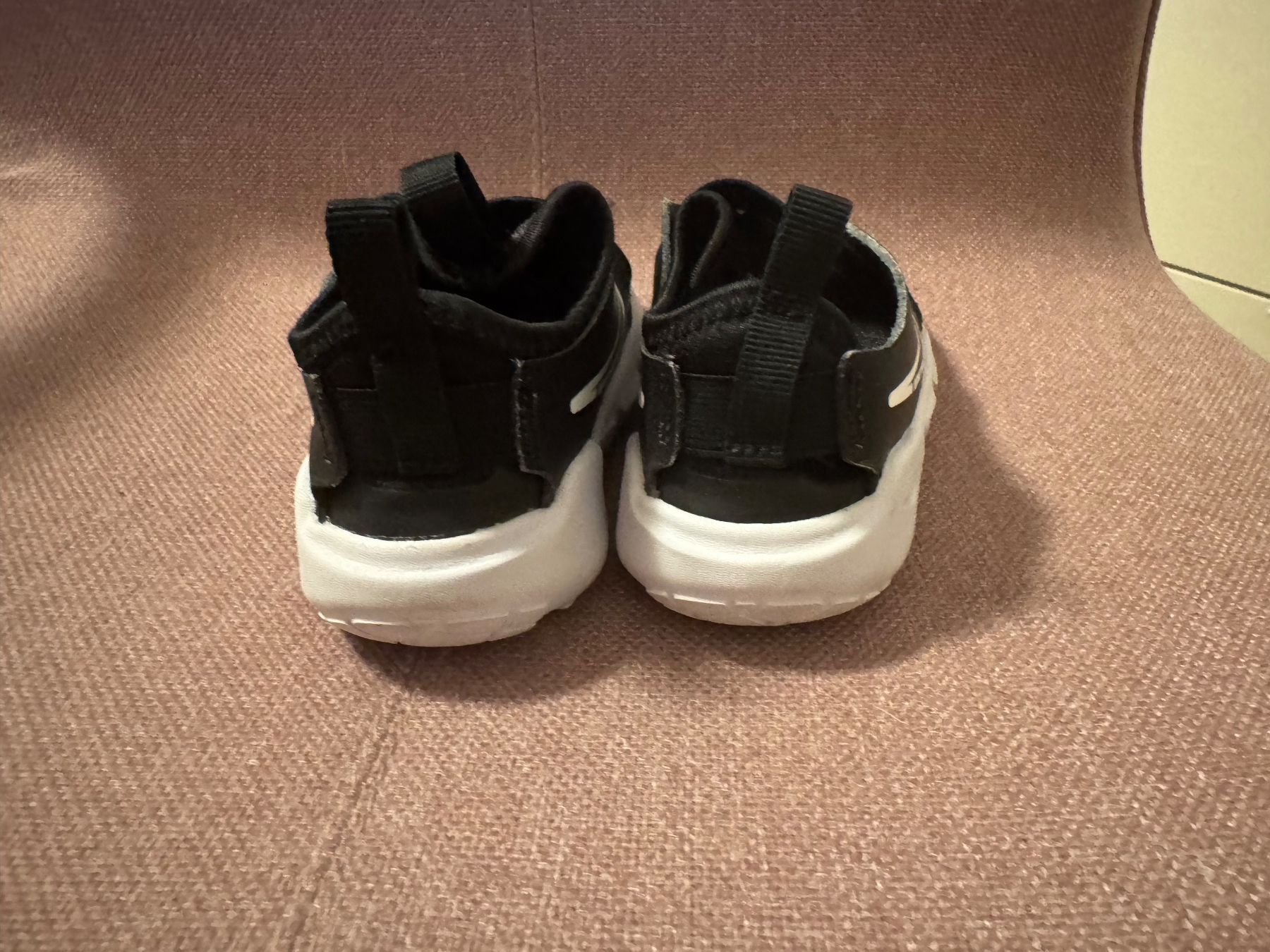 Nike Scarpe per ragazzi: NIKE Turnschuhe Gr. 25 schwarz – Usato da Emmen venduto da mir14 1