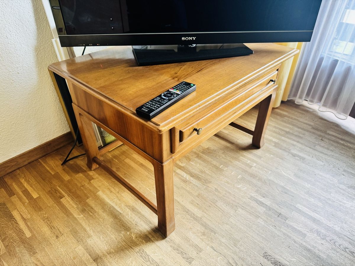Mobili TV: TV Tisch aus Holz – Usato da Muri b. Bern venduto da dor_k89c