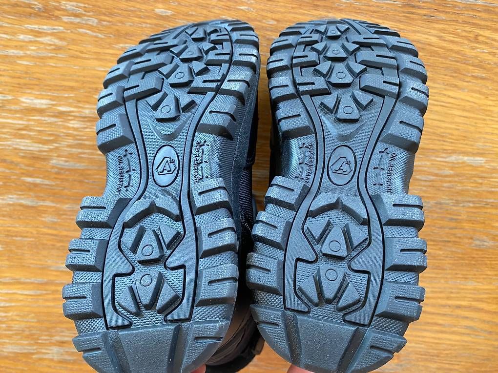 Herrenschuhe: Chaussures dintervention neuves, taille 36 – Gebraucht aus Gollion von Nanouche88 3