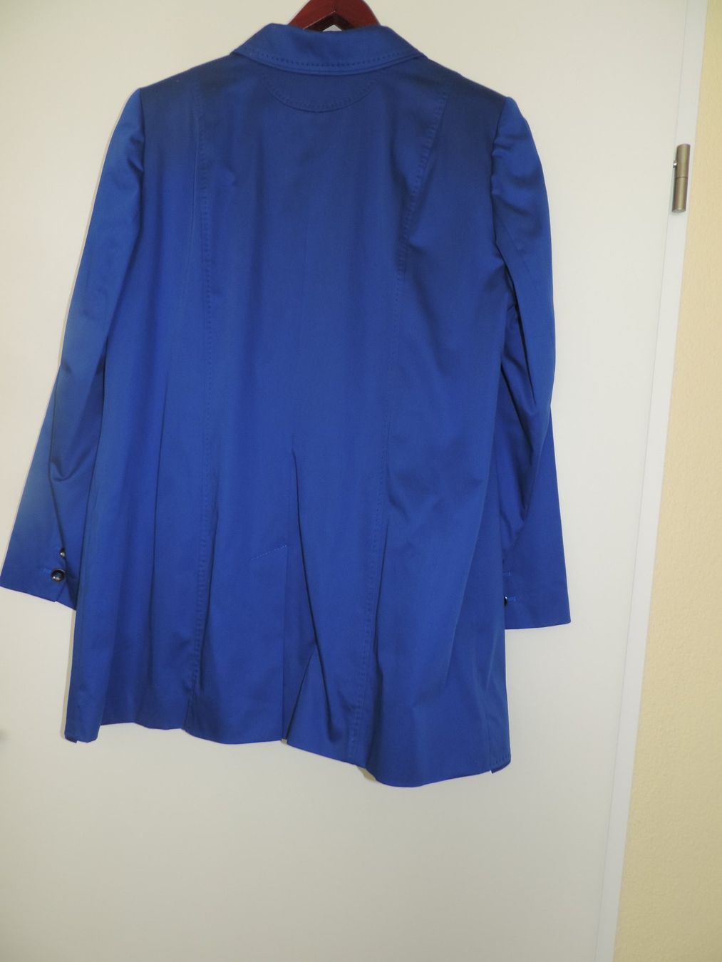 Jacken: Wunderbare, elegante Jacke in Königsblau – Neu (gemäss Beschreibung) aus Menziken von Feh 2