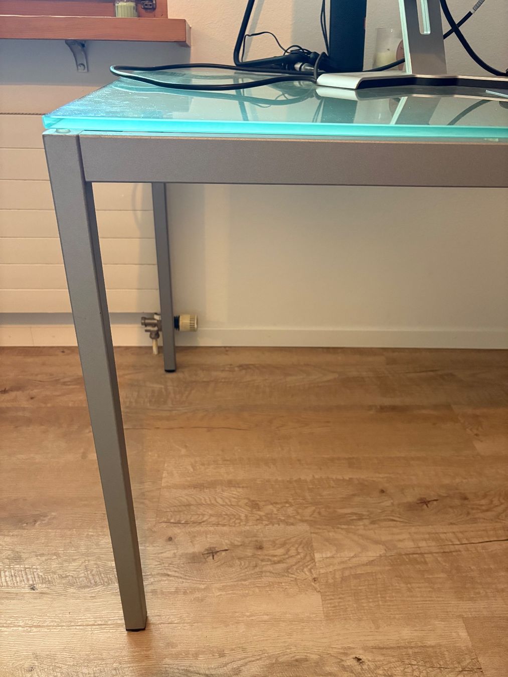 Tische: Glastisch mit Metallgestell 20.- – Gebraucht aus Zürich von mig_tn8m 1