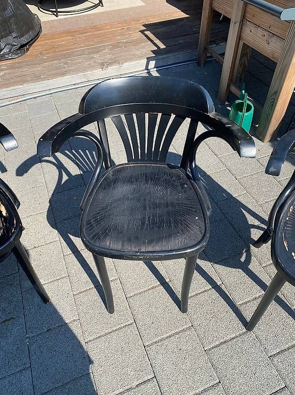 Chaises: Holzstühle schwarz, gebraucht – D'occasion à Vogelsang AG par compa64 1