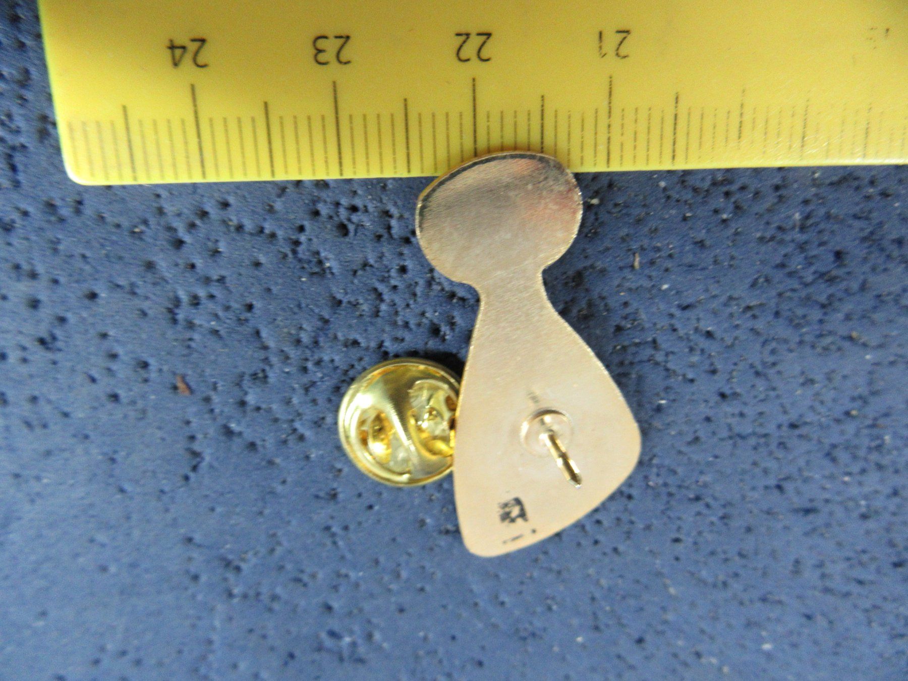 Basler Placchette & Badge: BASEL TANZT PIN – Usato da Ettingen venduto da Hausi4711 1