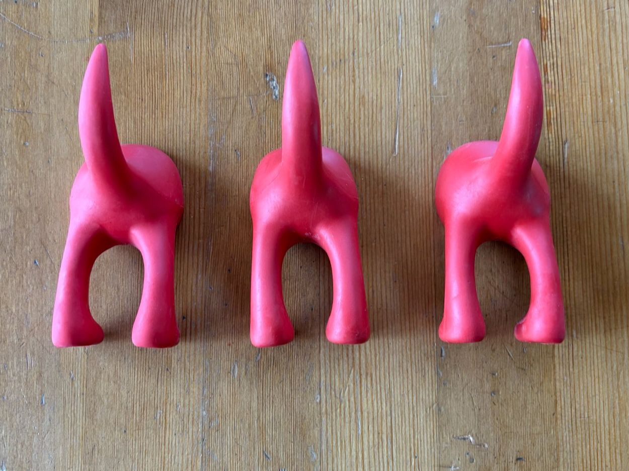 Ikea Ferramenta: 3er Set Wandhaken Hunde-Hintern Rot – Usato da Stein am Rhein venduto da Karisma78