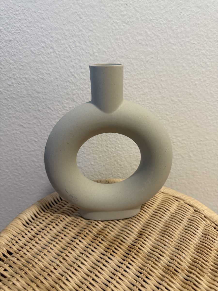 H&M Vasen & Gefässe: Dekorative Vase rund grau neuwertig – Gebraucht aus Winterthur von fij_f65r
