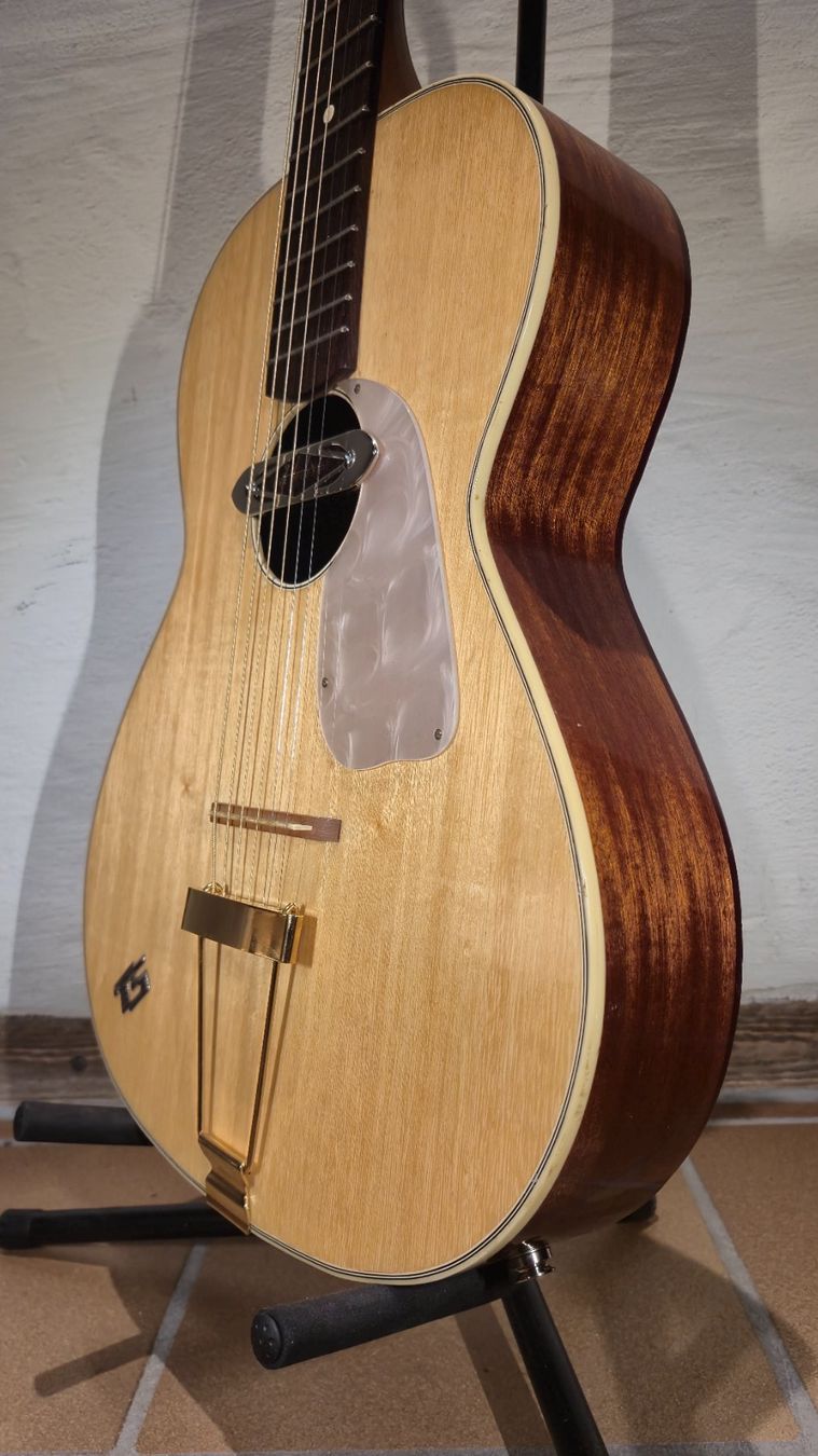 Eko Strumenti musicali: Parlor Gitarre Eko P8 mit Pickup – Usato da Winterthur venduto da NorrSydGuitars 6